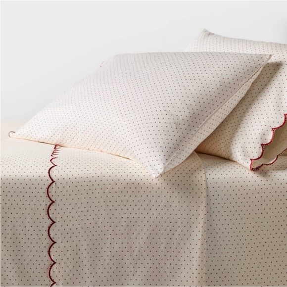 KING Threshold 400 Thread Count Scalloped Sheet Set Ivory Printed Red Dot NEW